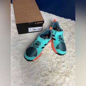 Adidas Terrex hiking shoes Big kid size 5